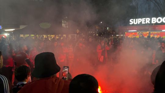 Ambiente 'quente' no 'meeting point' do Benfica