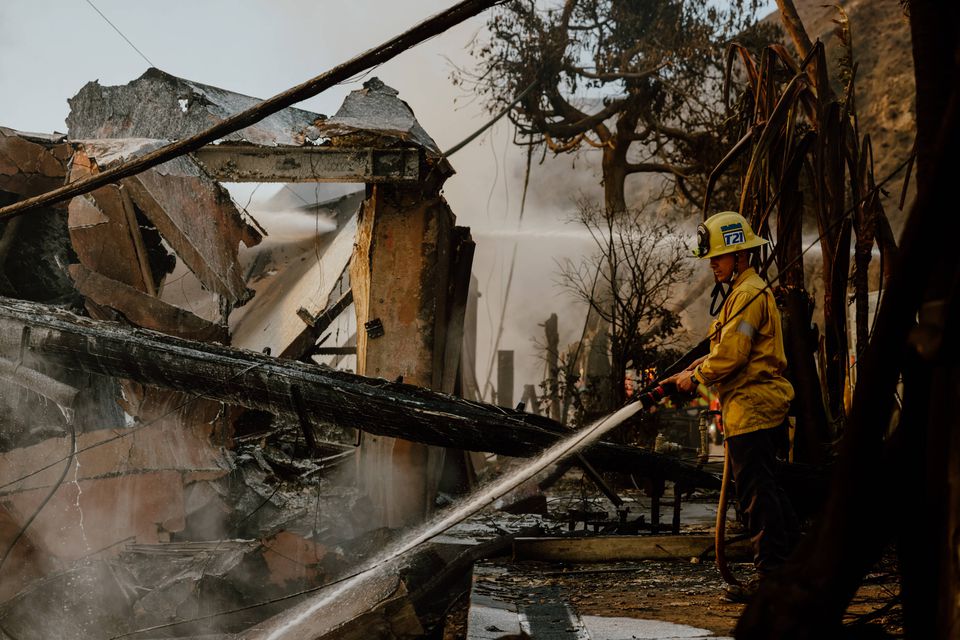 Dois jogos da NBA adiados devido a incêndios em Los Angeles que provocaram 11 mortos