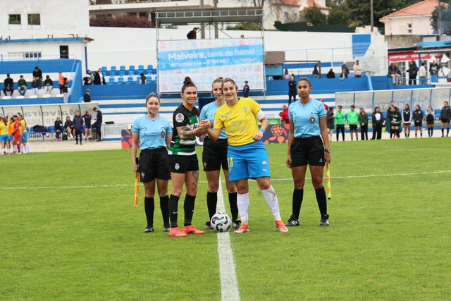 Sporting goleou Estoril e aproximou-se da liderança