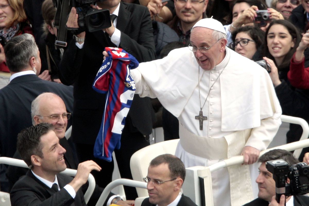 «Noite tranquila»: Vaticano atualiza estado do Papa Francisco