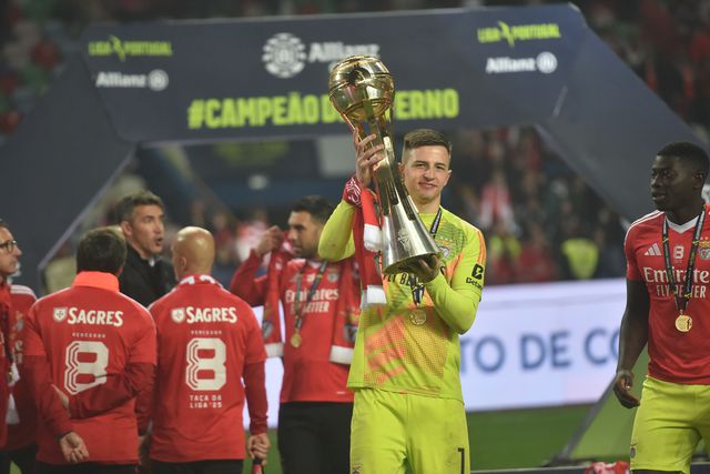 Trubin levantou o troféu no Estádio Municipal Dr. Magalhães Pessoa, em Leiria
