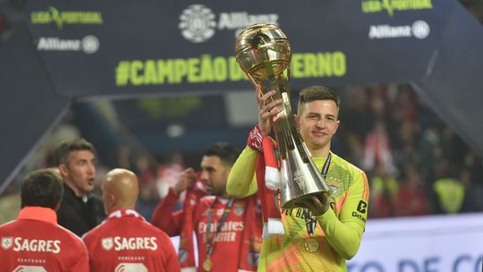 Destaques do Benfica: troféu saiu das mãos de Trubin, mas passou pelos pés de Di María