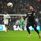 Rafa Silva corre atrás da bola num jogo pelo Besiktas