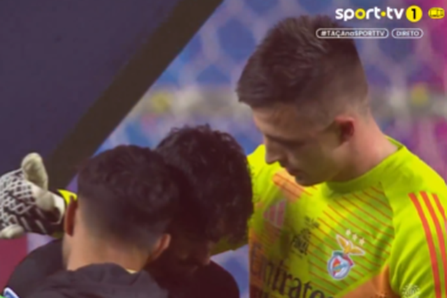 A defesa de Trubin que deu a Taça da Liga ao Benfica