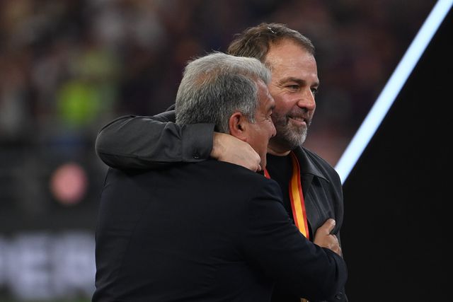 Laporta e Flick depois da conquista da Supertaça de Espanha - Foto: STRINGER/EPA