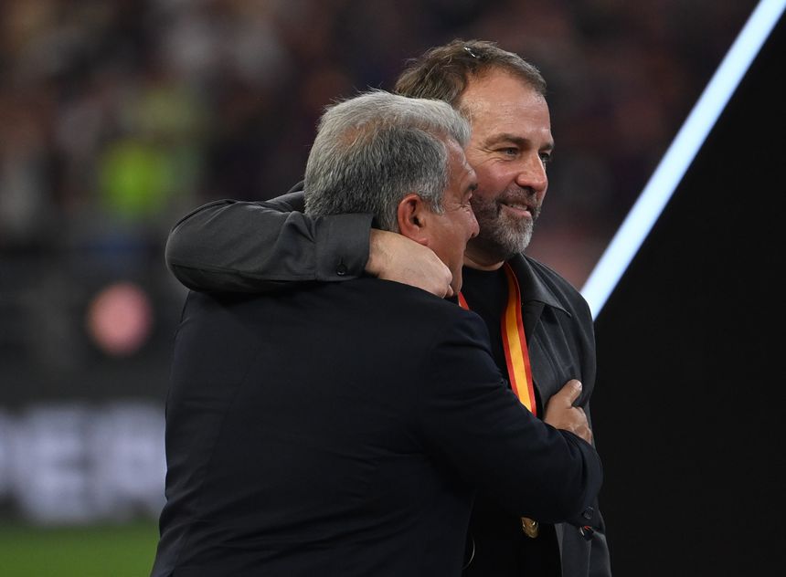 Laporta e Flick depois da conquista da Supertaça de Espanha - Foto: STRINGER/EPA