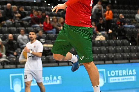 Seleção Nacional derrotou a Espanha por quatro golos na final em Pamplona. Foto RFEBM/JL Recio