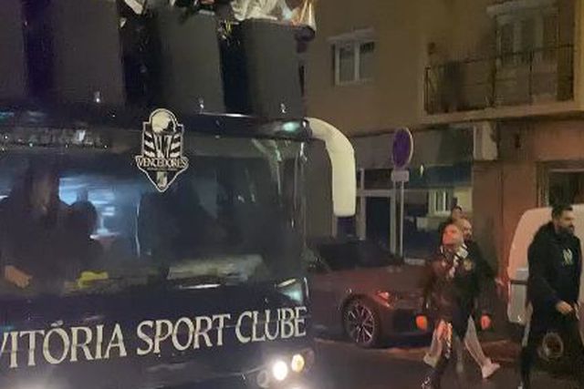 Chuva não afastou adeptos que quiseram ver chegada da Taça da Liga