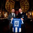 Farioli e André Villas-Boas na renovação do treinador, em plena Livraria Lello - Foto: FC PORTO