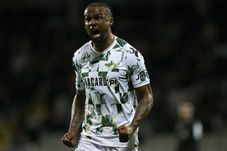 Maracás festeja golo do Moreirense frente ao Tondela, em jogo da 16.ª jornada da Liga - FOTO: MANUEL FERNANDO ARAÚJO/LUSA