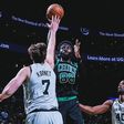 Neemias Queta frente aos San Antonio Spurs - Foto: X/Boston Celtics