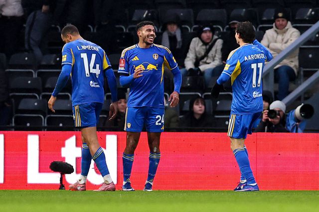 O Leeds venceu, com reviravolta, em casa do Derby County