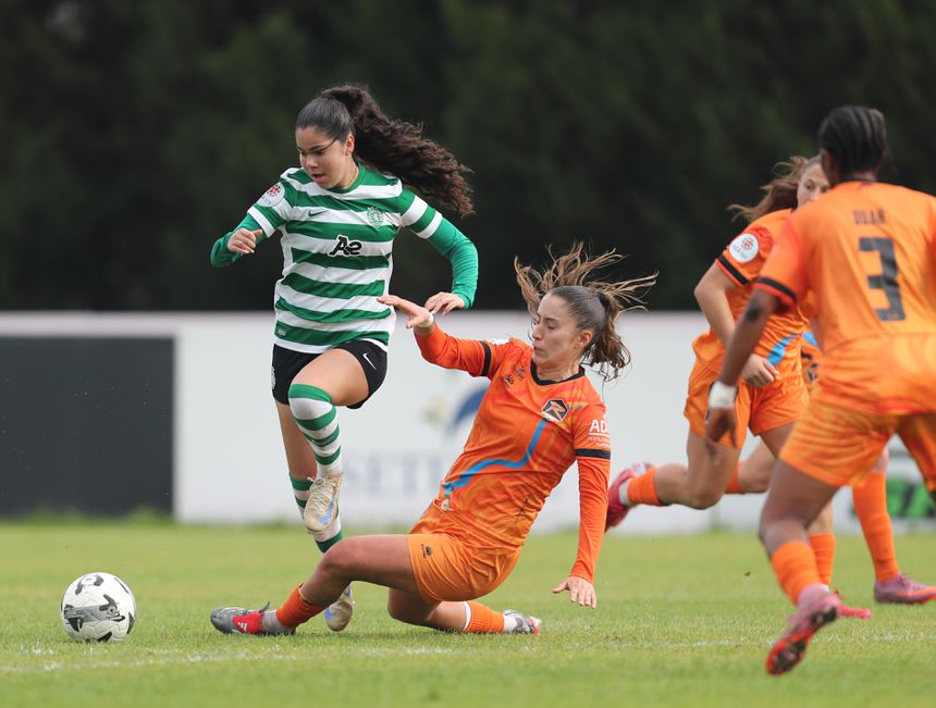 Luta intensa entre o Sporting e o Racing Power (Foto: Sporting CP)