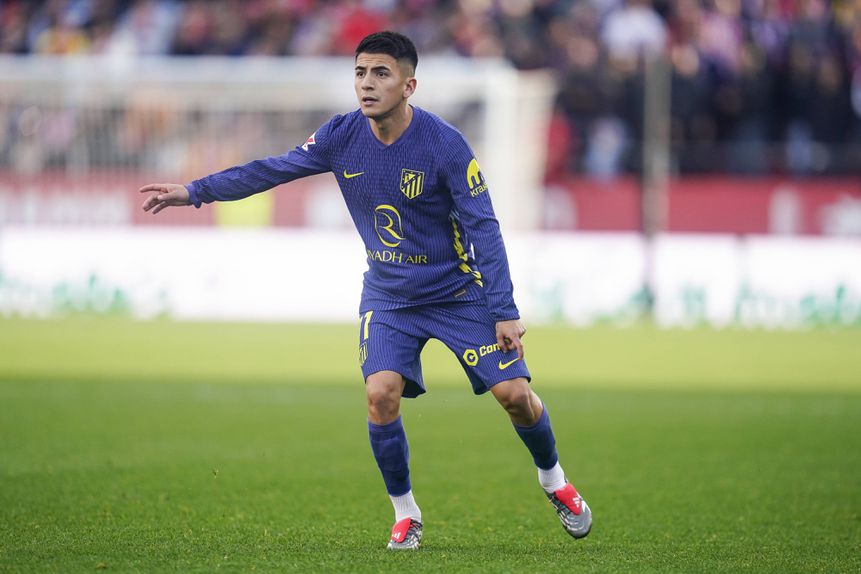 Thiago Almada foi apenas cinco vezes titular no Atlético Madrid — Foto: IMAGO