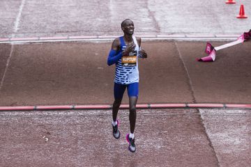 Kelvin Kiptum, recordista mundial da maratona, morre aos 24 anos
