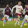 Machester United vence o Aston Villa com golo perto do fim