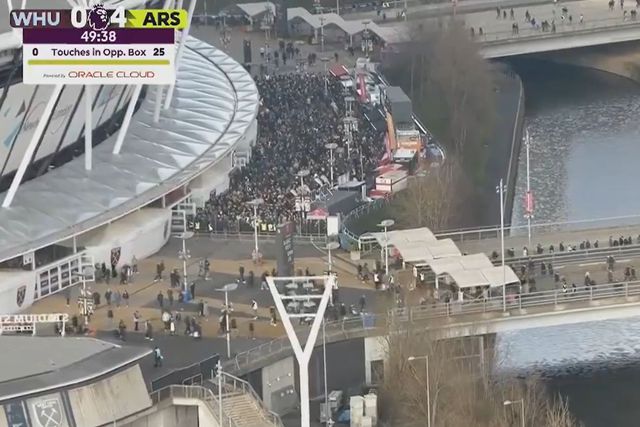 Vídeos: a sofrer goleada do Arsenal, adeptos do West Ham saem ao intervalo