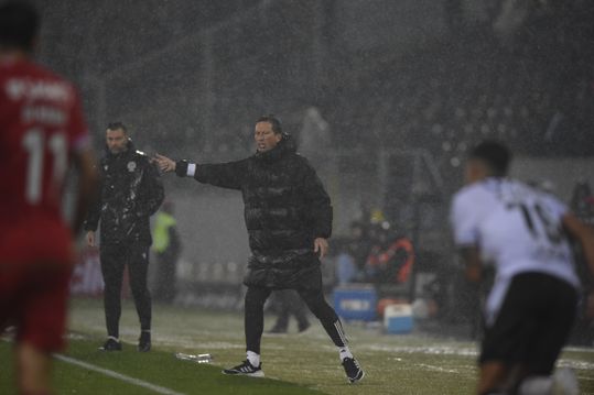 Roger Schmidt: «Gostava de um campo bom, mas foi igual para os dois»