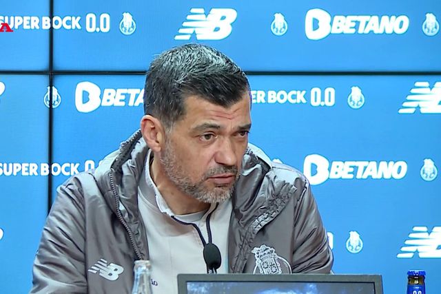 Conceição comenta cartão azul