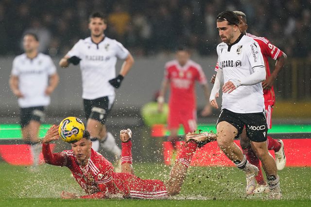V. Guimarães: Jota fica, já André Silva…