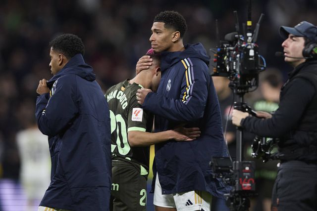 Ex-SC Braga chora após derrota do Girona e é consolado por adversários (vídeo e fotos)