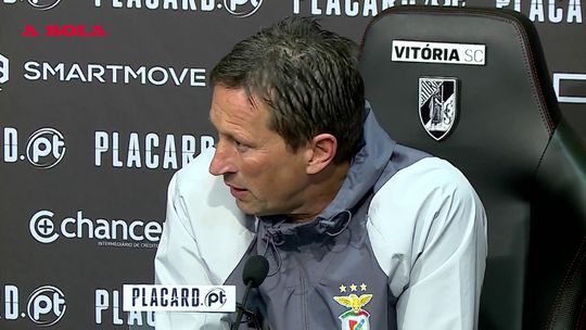 Roger Schmidt explica ausência de Arthur Cabral no onze inicial