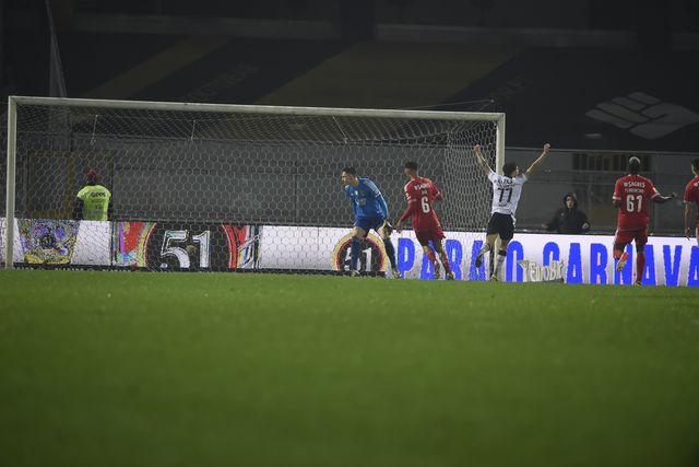 Vídeo: André Silva antecipa-se a António Silva e faz o 2-1 para o V. Guimarães