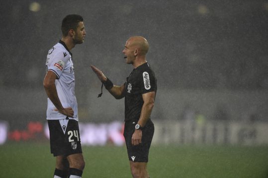 FC Porto 'atira-se' à arbitragem de Godinho: «Foi mesmo para dar uma ajudinha»