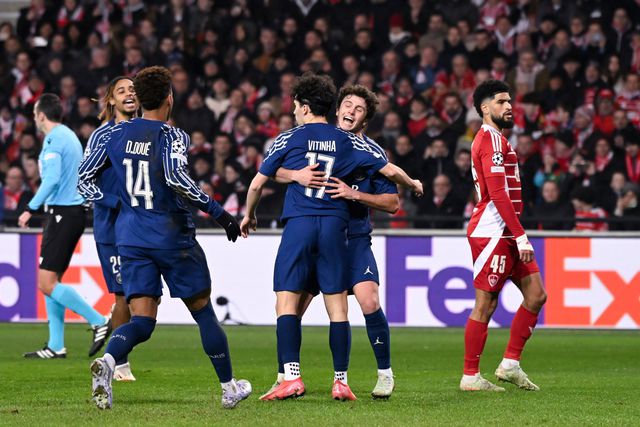 João Neves a celebrar o golo de Vitinha, que abriu o marcador no Brest-PSG