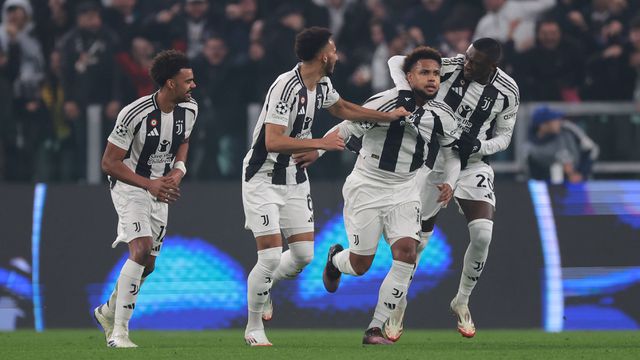 McKennie celebra golo marcado pela Juventus ao PVS correndo com Renato Veiga