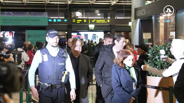 Adeptos do Benfica encorajam equipa a caminho do Mónaco
