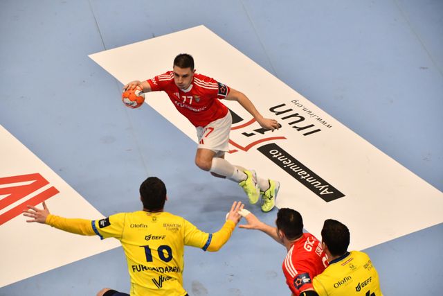 Benfica perde à beira do fim para a Liga Europeia