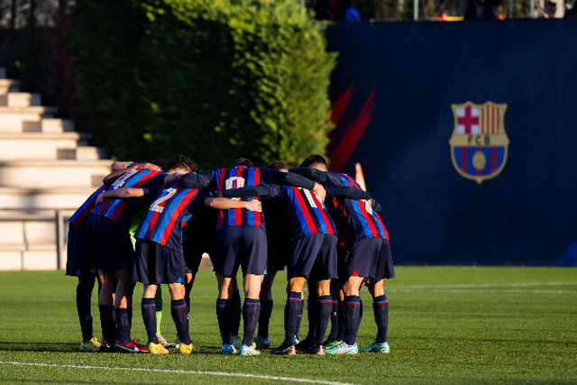 EQuipa de jovens do Barcelona, na La Masia, centro de formação do Barcelona