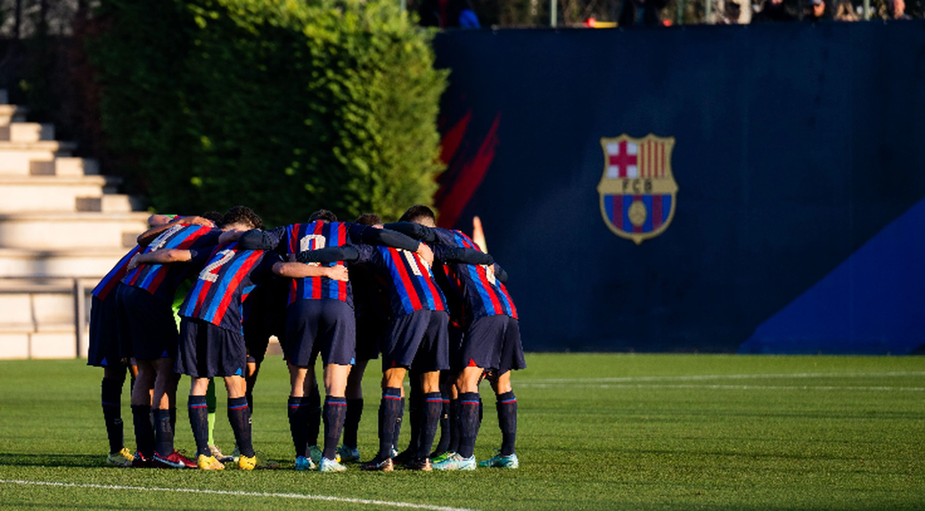EQuipa de jovens do Barcelona, na La Masia, centro de formação do Barcelona