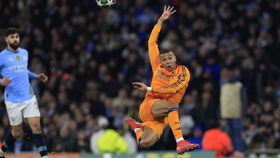 Não era assim que Mbappé queria marcar, mas também conta... (vídeo)