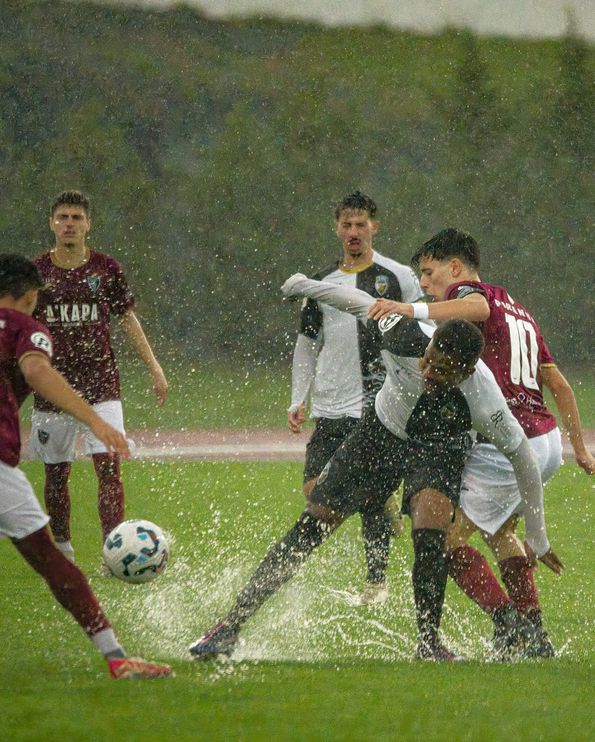 Farense-AC Viseu adiado devido ao mau tempo
