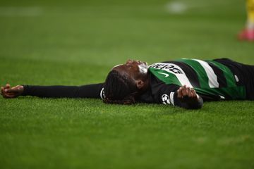 Enrolados em arame farpado após primeira parte 'soltinha' (crónica)