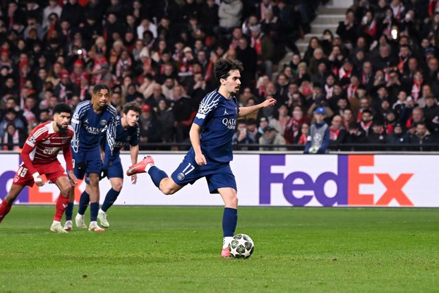 O momento em que Vitinha converteu o pontapé de penálti