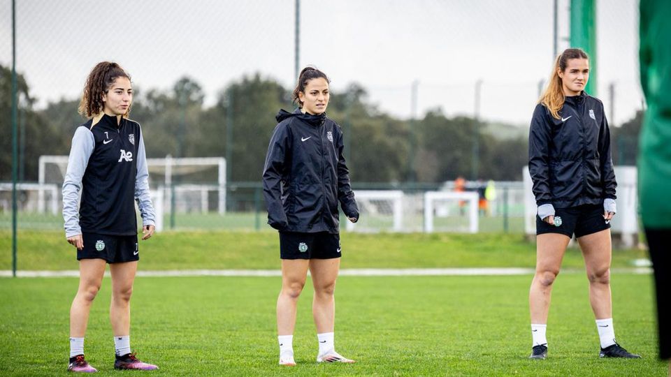 Beatriz Fonseca (ao meio), chegou ao Sporting esta semana (Sporting CP)
