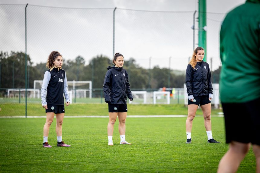 Beatriz Fonseca (ao meio), chegou ao Sporting esta semana (Sporting CP)