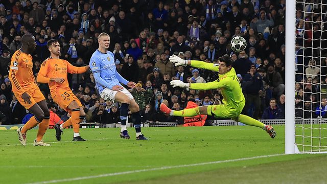 O momento em que Haaland fez o primeiro golo do encontro