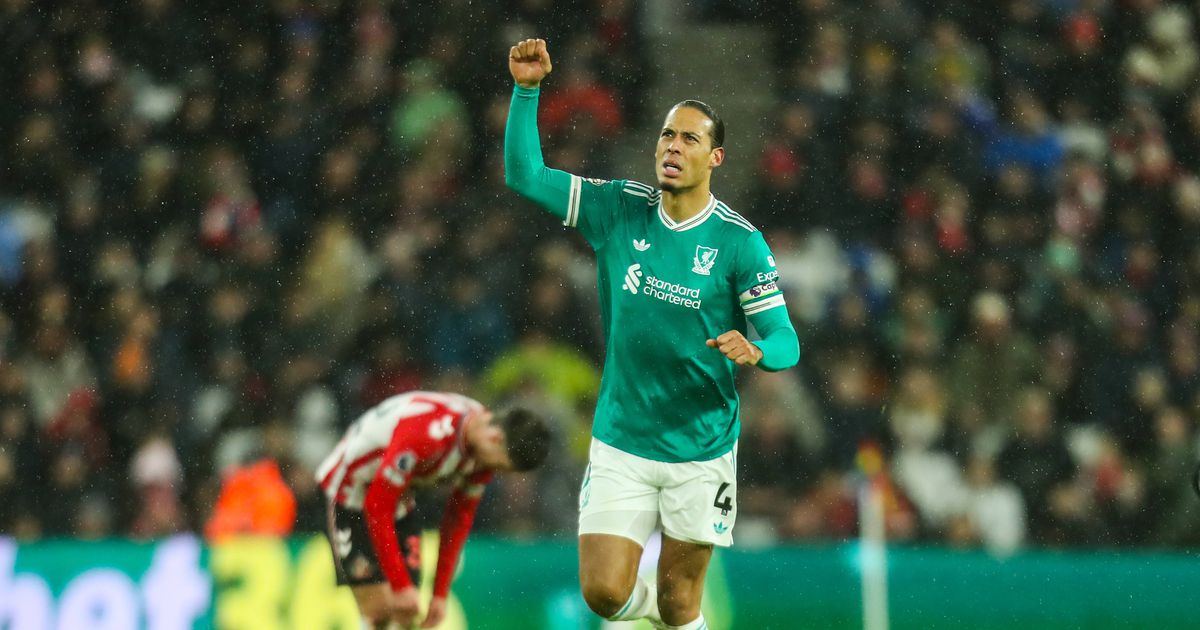 Vitória à tangente permite ao Liverpool aproximar-se da Champions