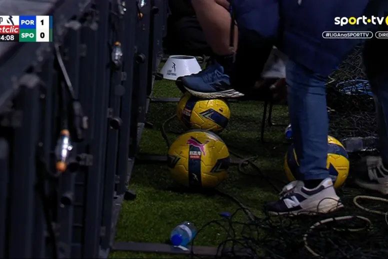 Transmissão televisiva mostrou bolas escondidas. Imagem Sport TV