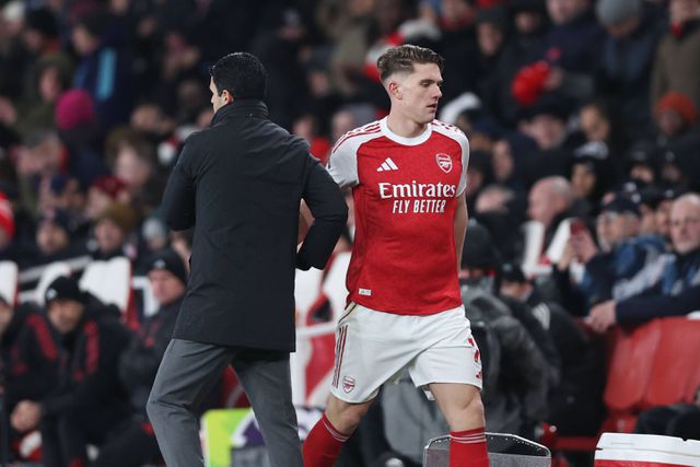 Mikel Arteta a substituir Viktor Gyokeres no Arsenal