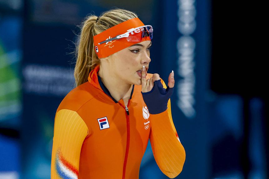 Jutta Leerdam foi às compras a Milão e brindou-se. IMAGO