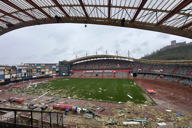 O Estádio Dr. Magalhães Pessoa sofreu danos severos, sobretudo na cobertura - Foto: U. Leiria