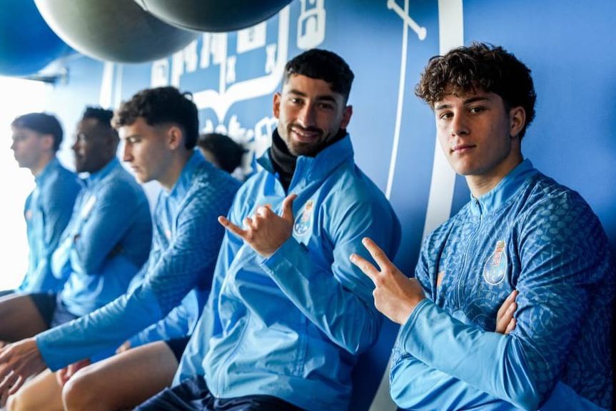 André Miranda, aqui com Alan Varela, destaca-se na equipa B, mas trabalha frequentemente com o plantel principal - Foto: FC Porto