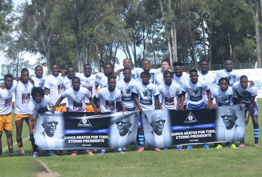 Homenagem da equipa do Bravos do Maquis a Manuel Docas, presidente, falecido na semana passada