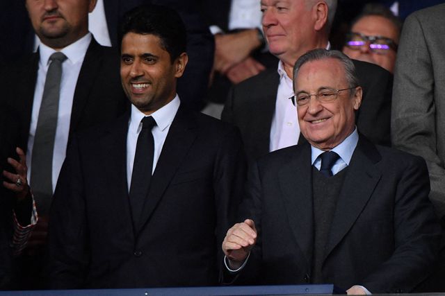 Nasser Al Khelaifi ao lado de Florentino Pérez, Presidentes do PSG e Real Madrid, respetivamente