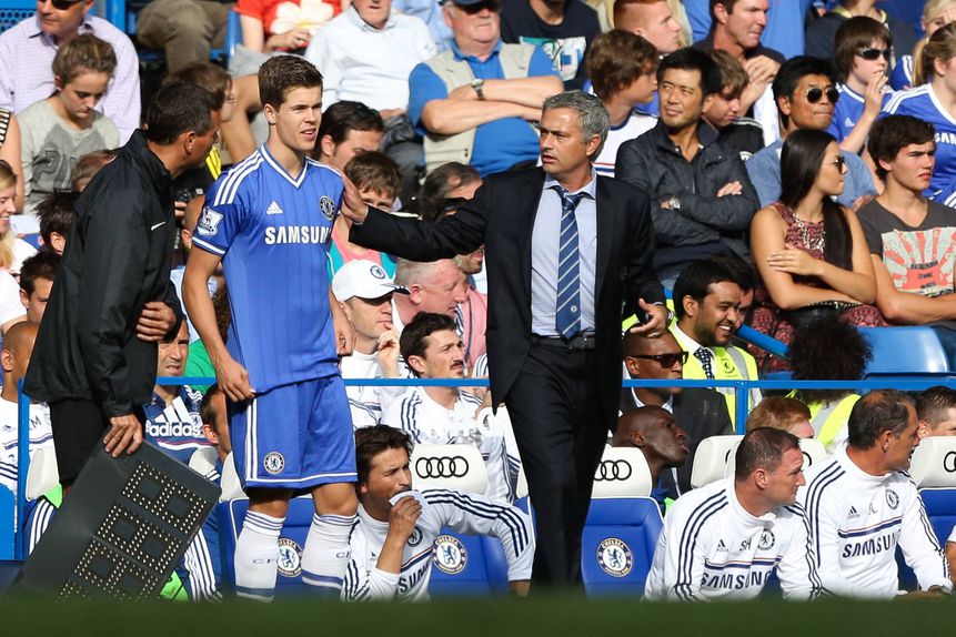 Van Ginkel chegou ao Chelsea quando Mourinho orientava os 'blues'